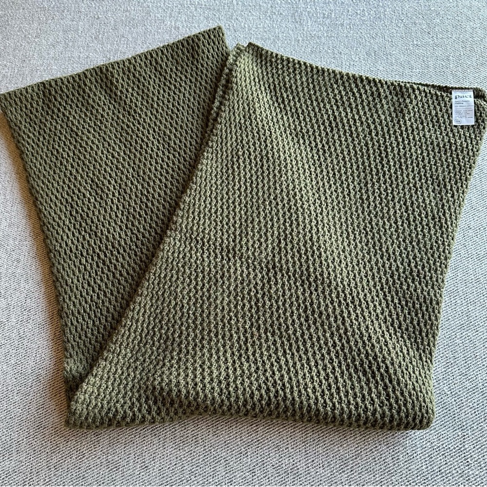 pact organic cotton olive honeycomb knitted scarf tag has been cut off